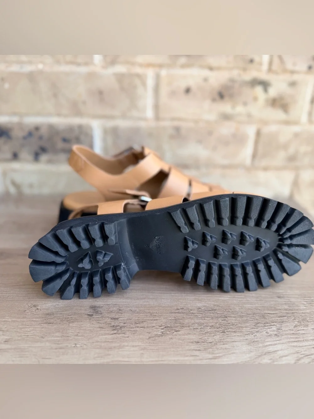 Quince Italian Leather Cashew Fisherman Sandals with Black Lug Sole NWOB Size 8